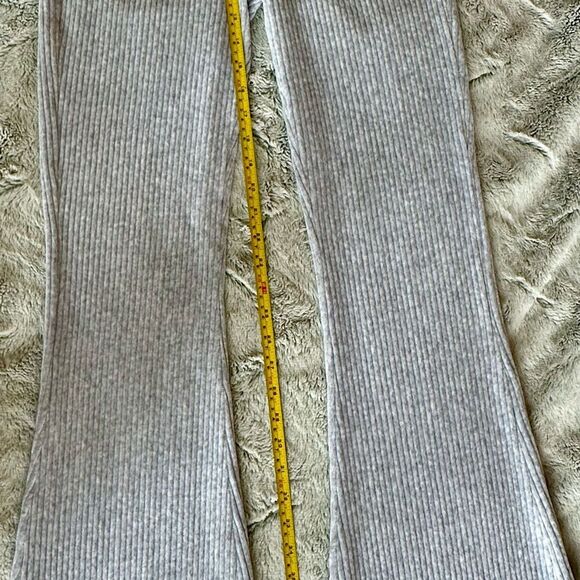 NWOT Aerie Groove on Gray Velour Ribbed High Waisted Flare Pants Size Medium - Picture 8 of 10